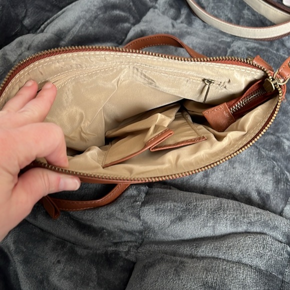 Crossbody Bag- NWOT - Christmas gift just too small - Picture 2 of 4